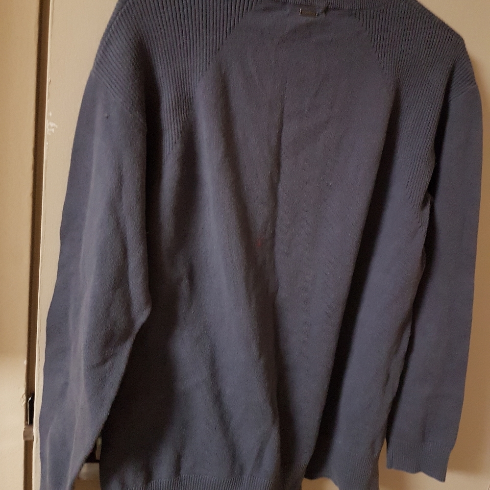 Sweater Size Medium - Picture 4 of 4
